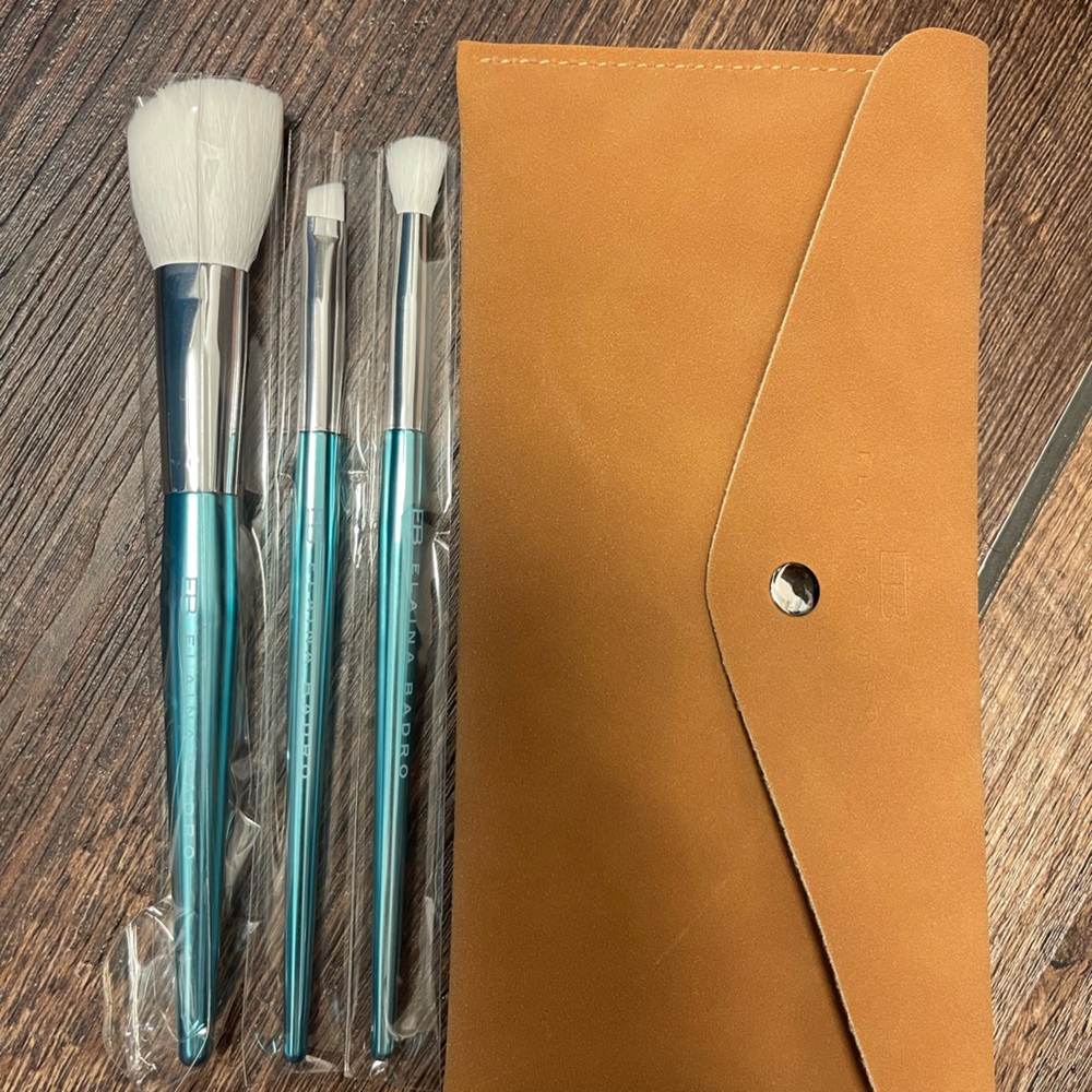 Elaina badro makeup brushes with pouch